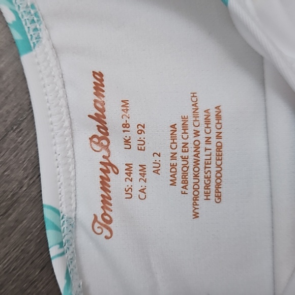 Tommy Bahama Infant Girls 18-24m Lemon Long Sleeve 2-piece Swimsuit With Sun Hat - Picture 4 of 6